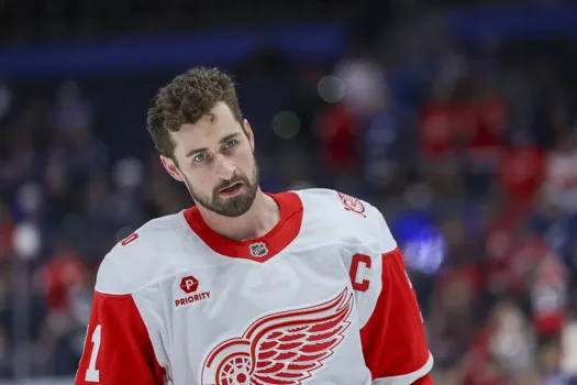 Rejet public: Dylan Larkin brise le coeur des Canadiens de Montréal
