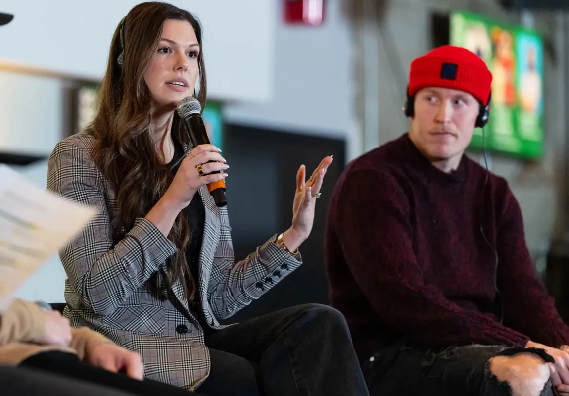 L'amoureuse de Patrik Laine monte au front: elle choisit New York