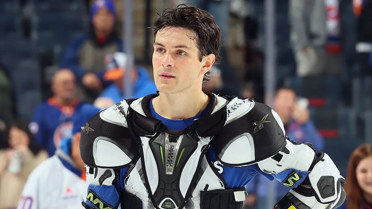 Le téléphone sonne pour Mathew Barzal : Kent Hughes surveille le revirement à New York