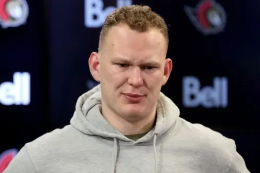 Brady Tkachuk sous le choc : ses anciens coéquipiers brisent enfin le silence