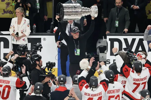 Controverse dans la LNH : les noms gravés sur la Coupe Stanley ne passent pas