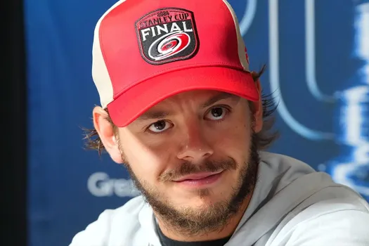 Humiliation totale pour Jesperi Kotkaniemi : la Caroline n’a plus de limites