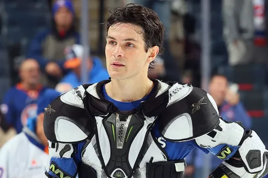Le téléphone sonne pour Mathew Barzal : Kent Hughes surveille le revirement à New York