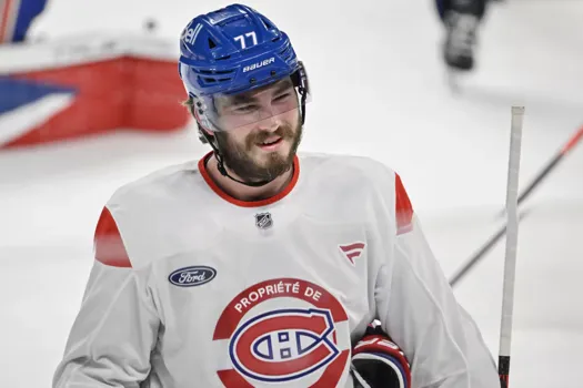 Officiel: Kirby Dach sera échangé