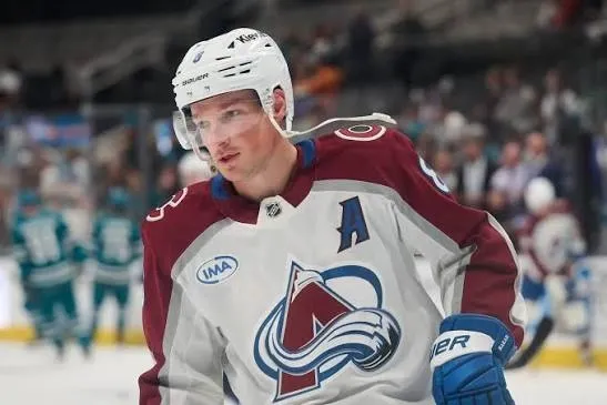 163 millions de dollars: Cale Makar fait sauter la banque