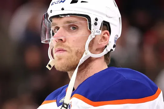 Connor McDavid à New York: le DG des Rangers pris la main dans le sac