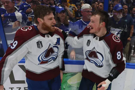 Inquiétude au Colorado: Kent Hughes veut profiter de la tension Makar-MacKinnon