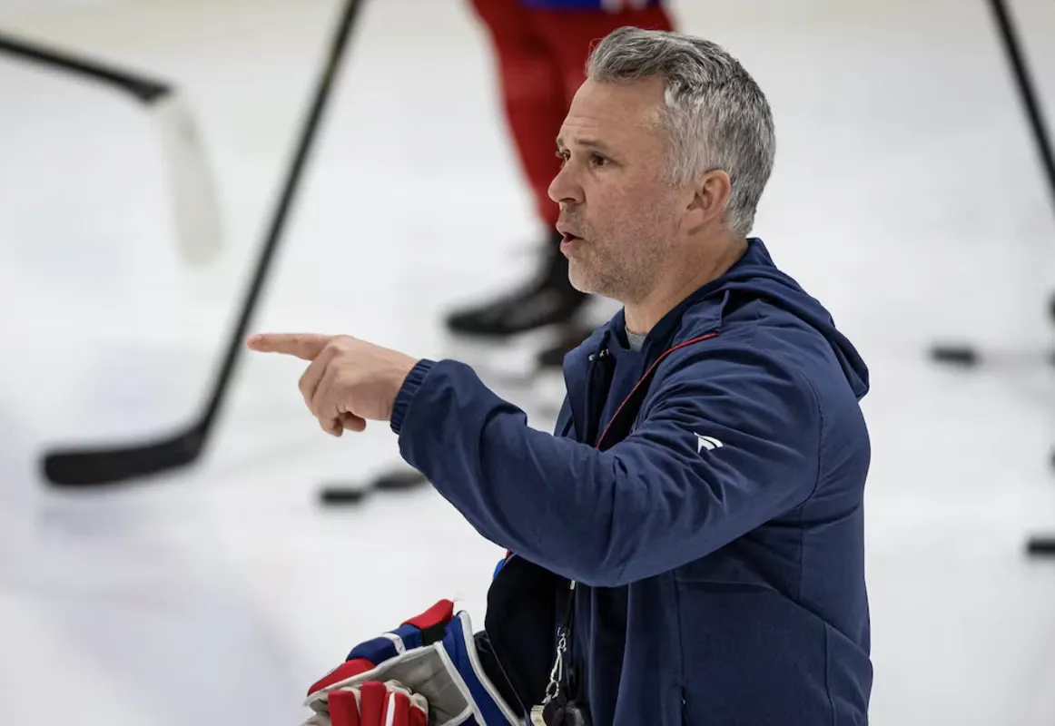 Colère noire à Brossard: Martin St-Louis punit ses joueurs sur la glace