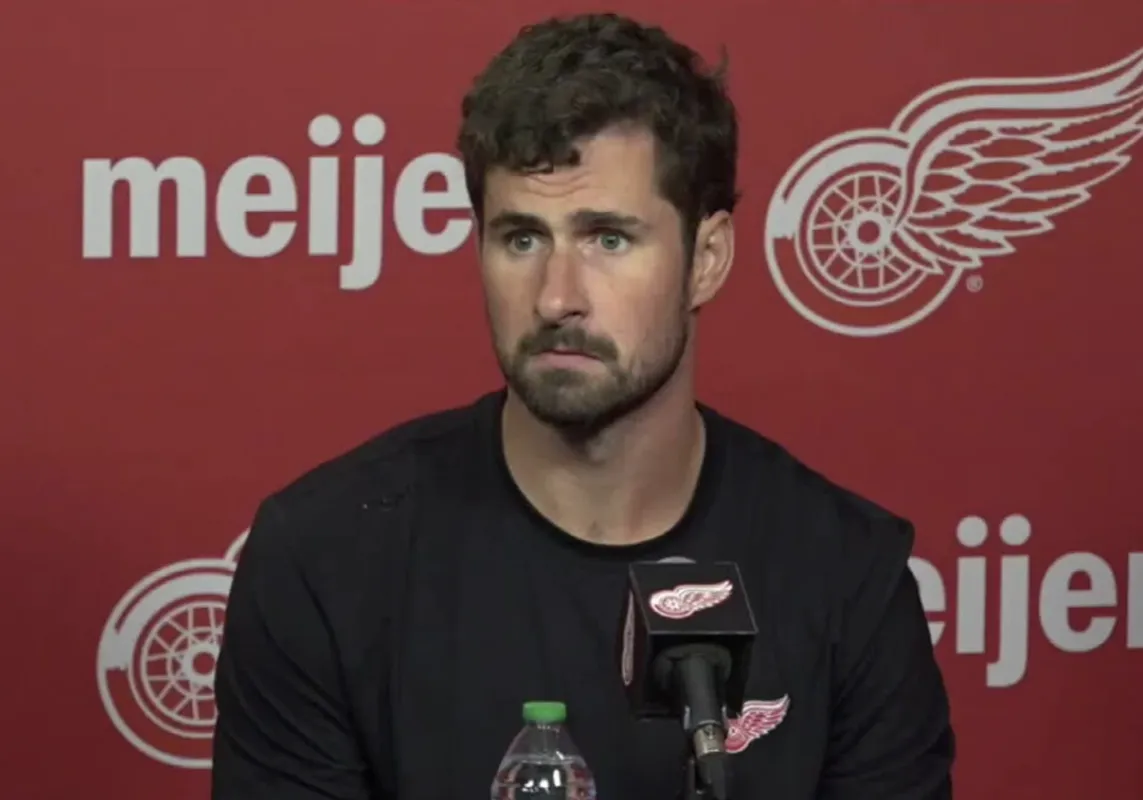 Dylan Larkin franchit la porte : l’ambiance toxique dérange à Detroit