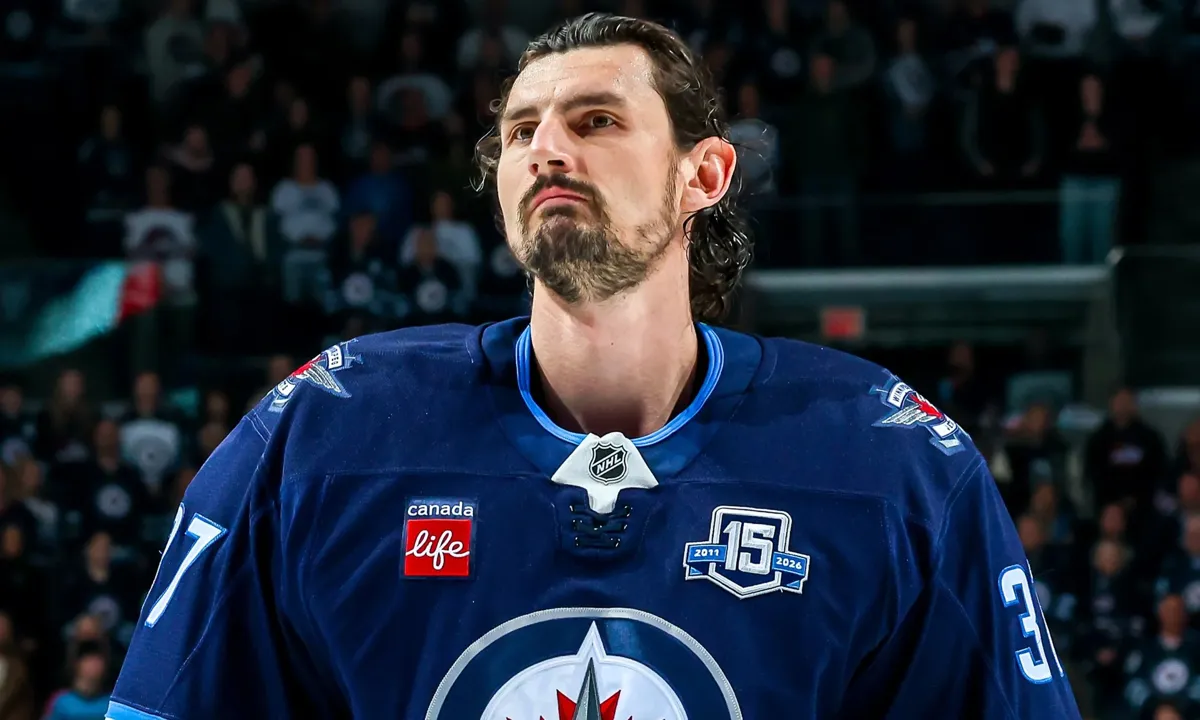 Geste agressif: Connor Hellebuyck vend sa maison de Winnipeg pour viser son DG