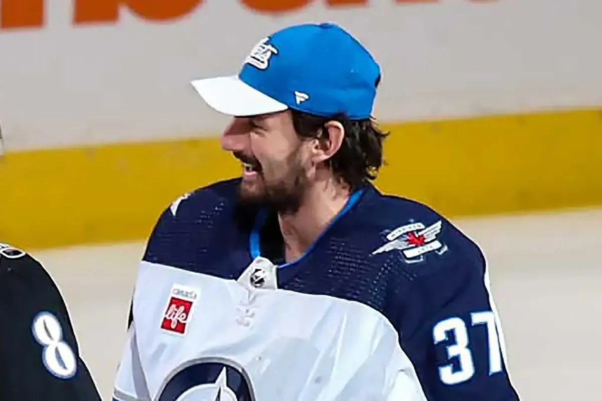 Honte à Connor Hellebuyck: un comportement inacceptable
