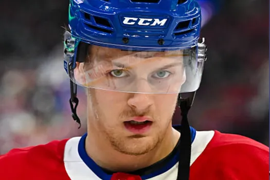 Bagarre contre un monstre de 7 pieds 1 : Zachary Bolduc  au pied du mur