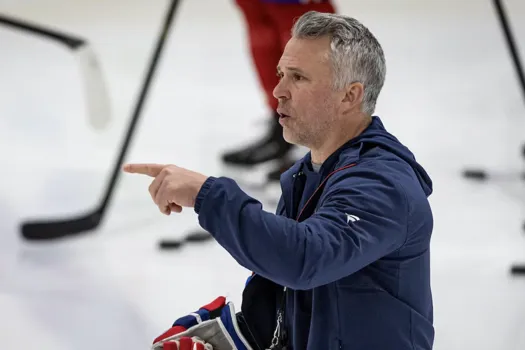 Colère noire à Brossard: Martin St-Louis punit ses joueurs sur la glace