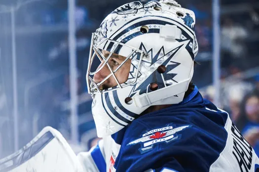 Transaction de Connor Hellebuyck: les offres sont complètement folles