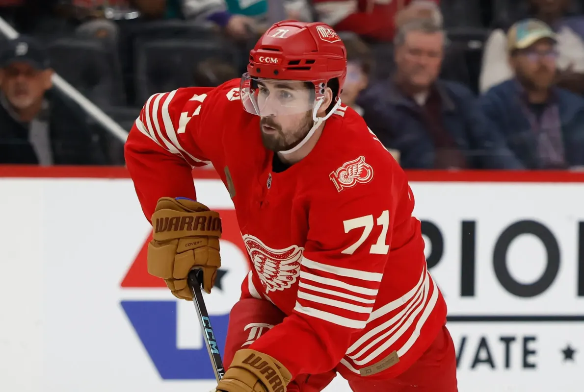 41 237 dollars par jours: Dylan Larkin ouvre la porte aux Canadiens de Montréal