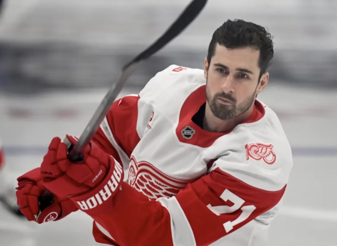 Frissons au Centre Bell: le Centre Bell accueille Dylan Larkin comme un roi