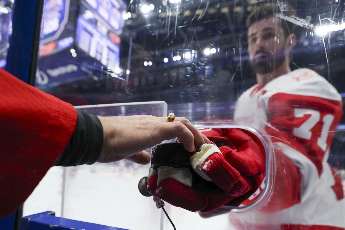 Renversement de situation à Montréal: La Presse rapproche Dylan Larkin du CH