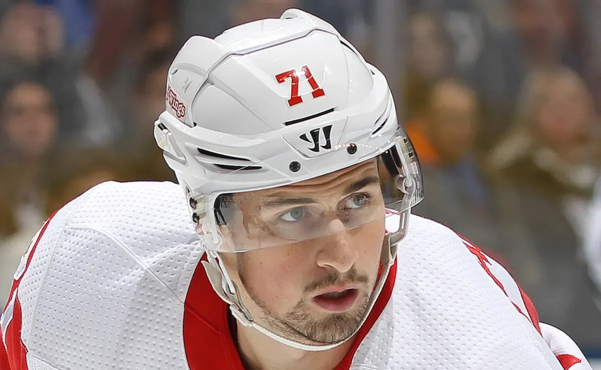 Transaction imminente de Dylan Larkin: le DG du Wild donne espoir à Montréal