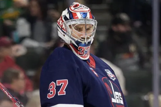 Alerte transaction: Connor Hellebuyck échangé au New Jersey