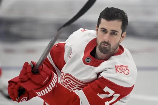 Frissons au Centre Bell: le Centre Bell accueille Dylan Larkin comme un roi