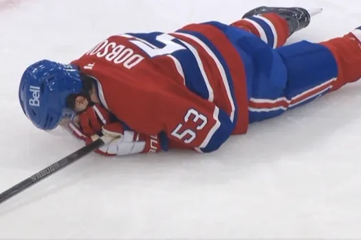 Frissons au Centre Bell : Noah Dobson s’effondre ensanglanté, la suite inquiète déjà
