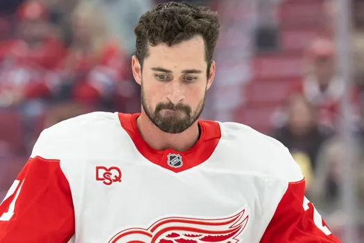 Honte à Montréal : les chants pour Dylan Larkin passent mal