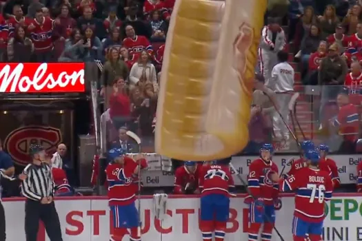 Hot-dog géant au Centre Bell: Martin St-Louis outré par la scène