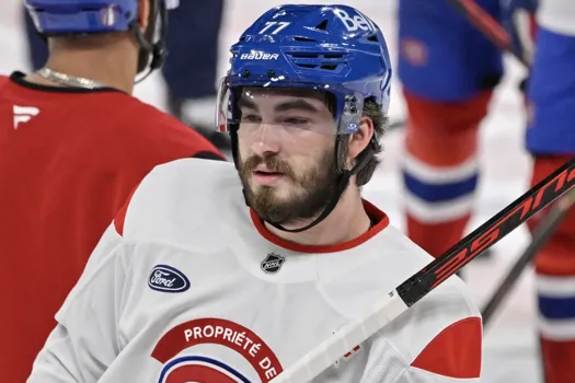Kirby Dach est brisé: Martin St-Louis n’est plus capable de le supporter