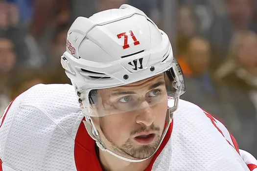 Transaction imminente de Dylan Larkin: le DG du Wild donne espoir à Montréal